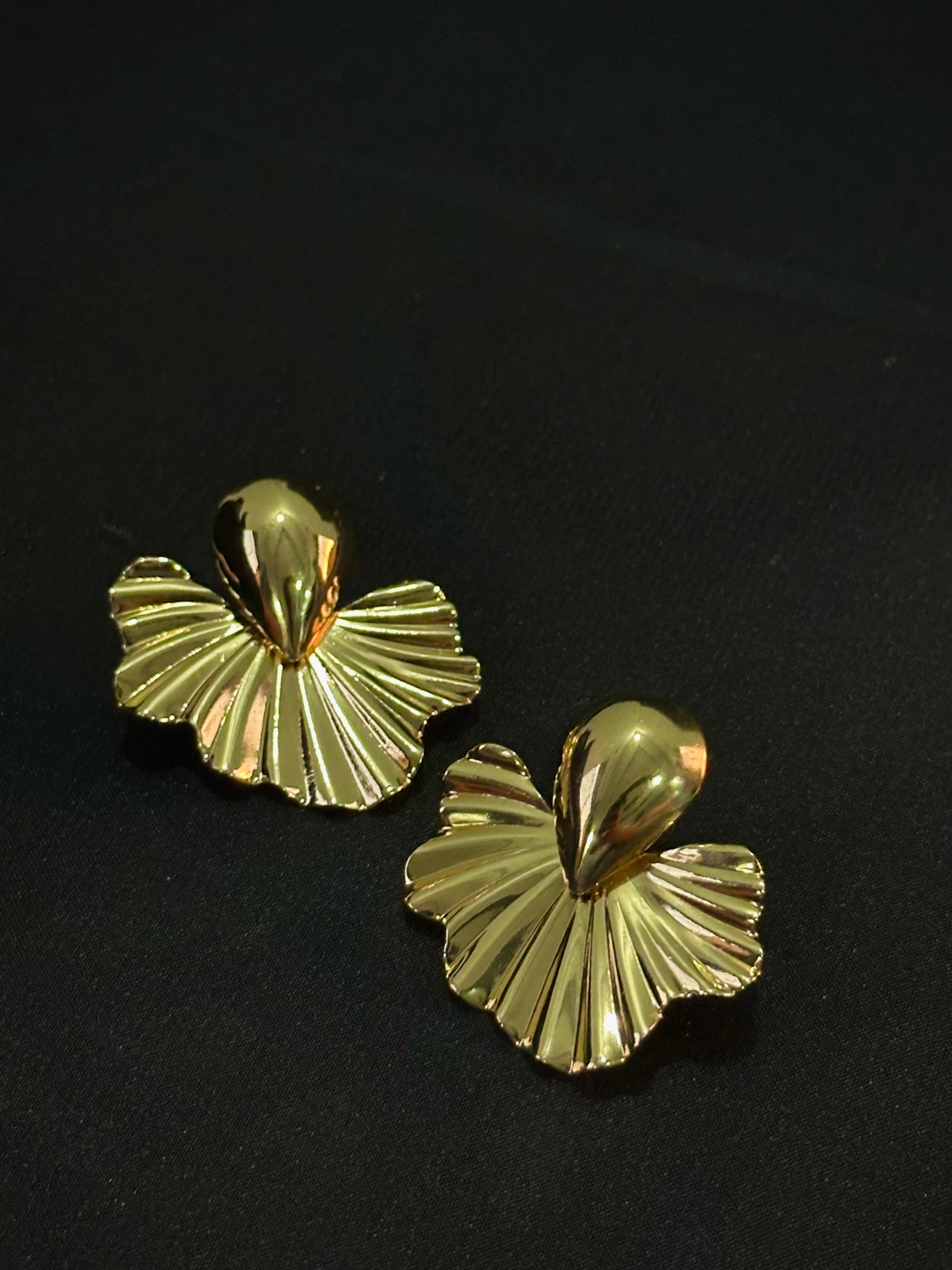 Petal stud
