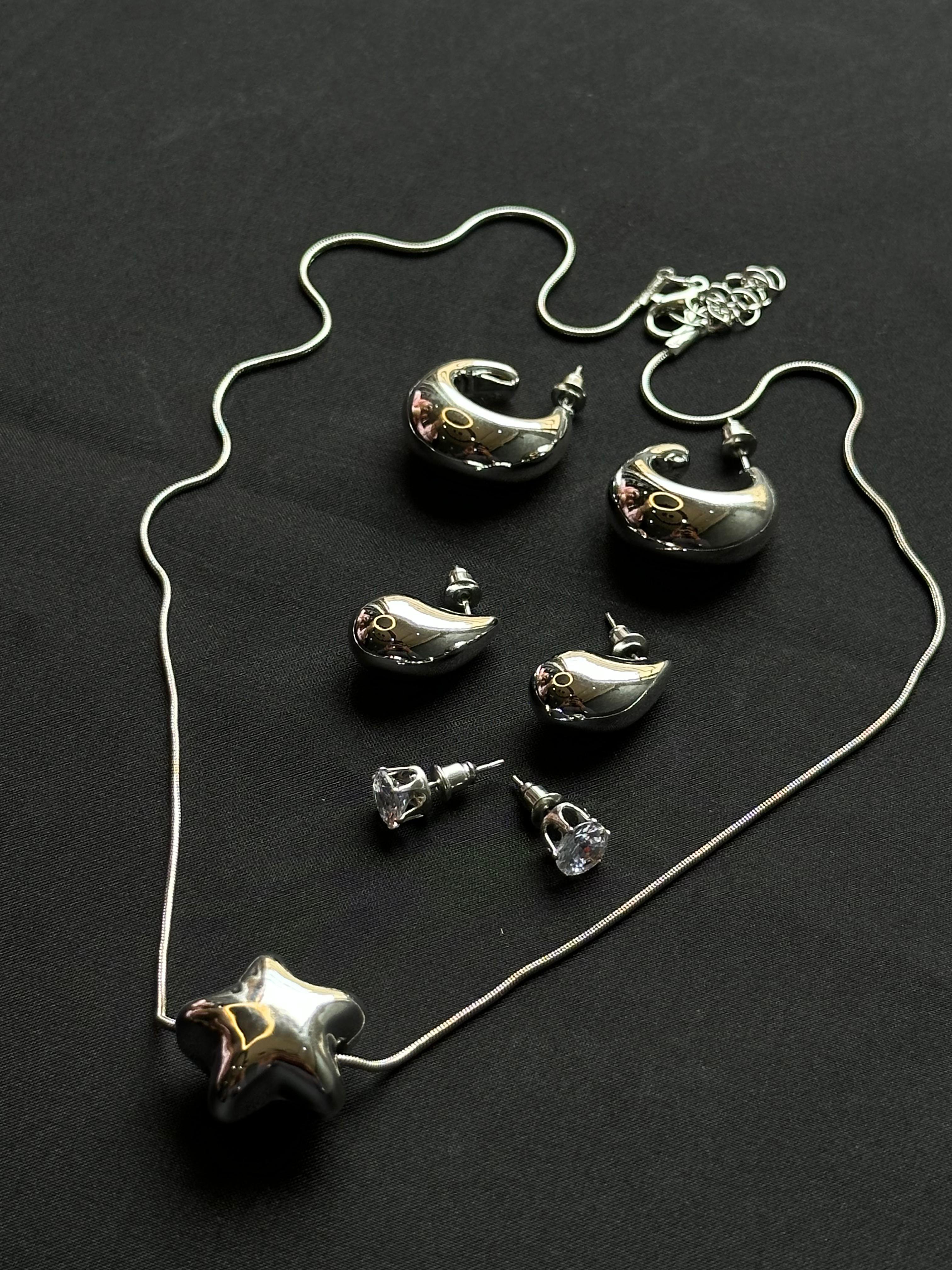 Pendant set