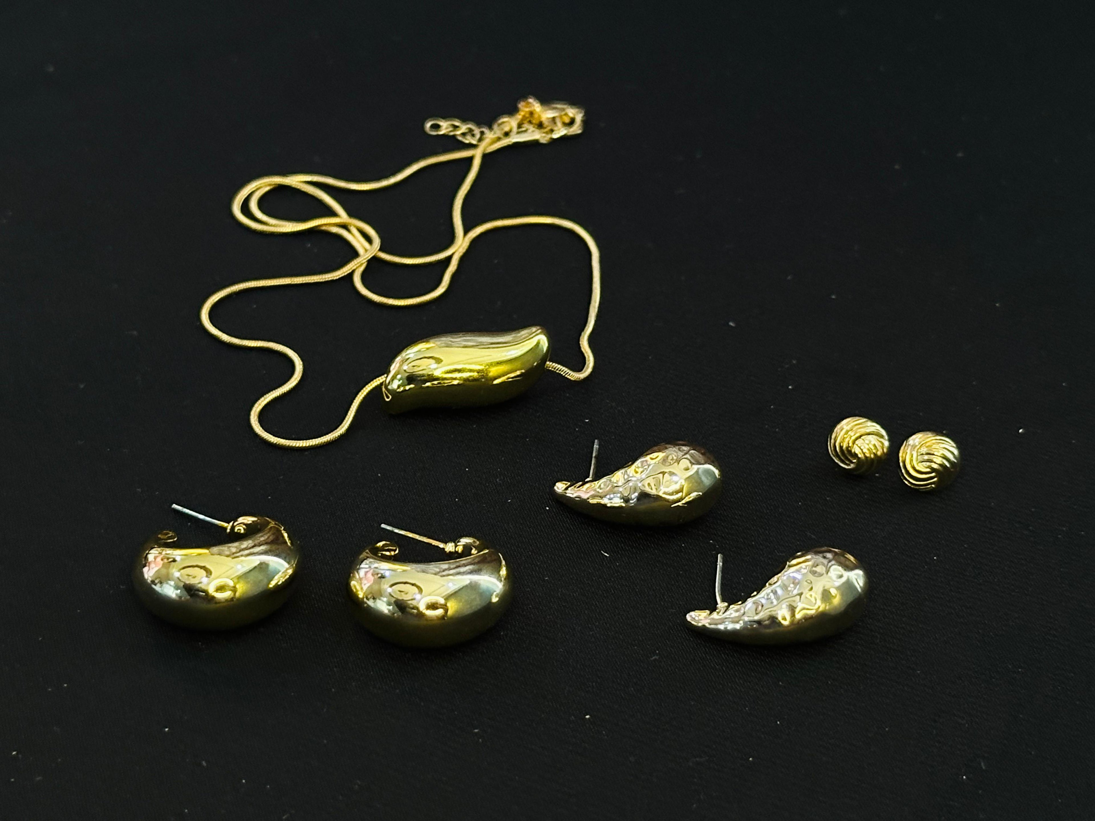 Pendant set