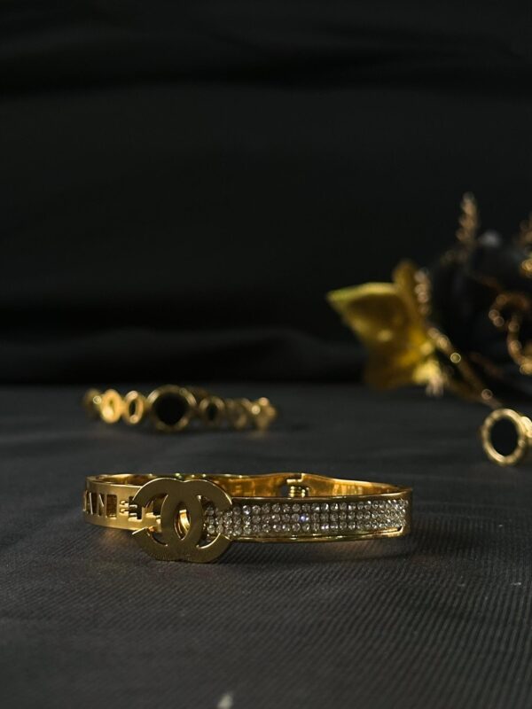 Hand cuff